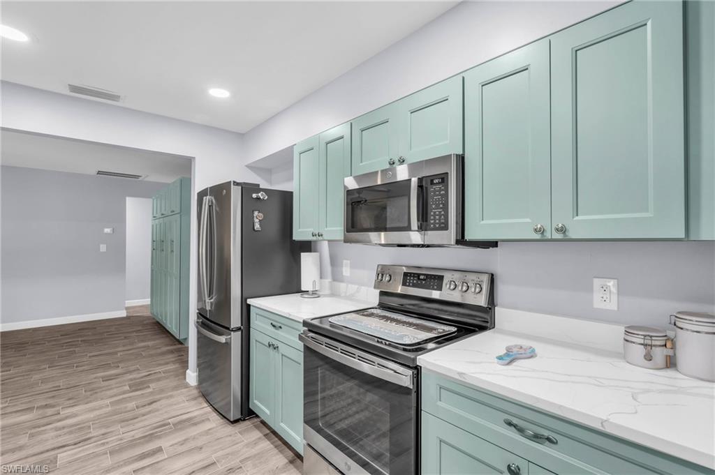 SANIBEL BAYOUS - Residential