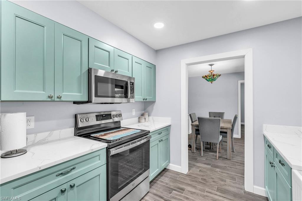 SANIBEL BAYOUS - Residential