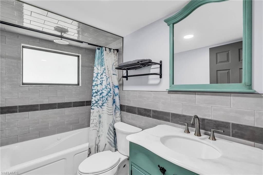 SANIBEL BAYOUS - Residential
