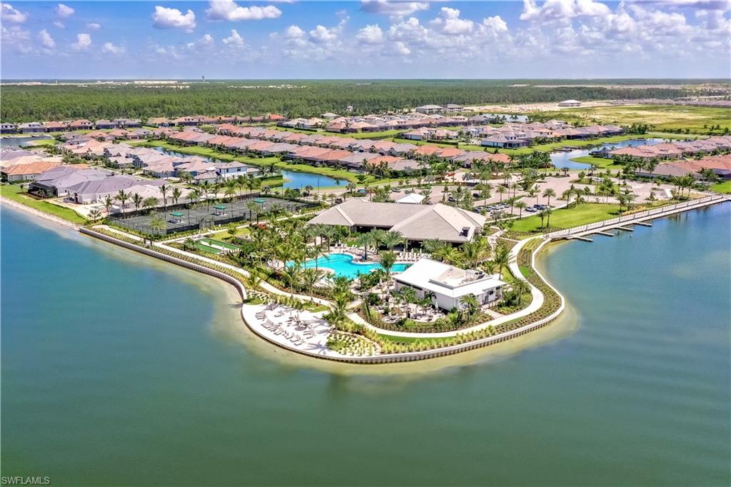 ESPLANADE LAKE CLUB - Residential
