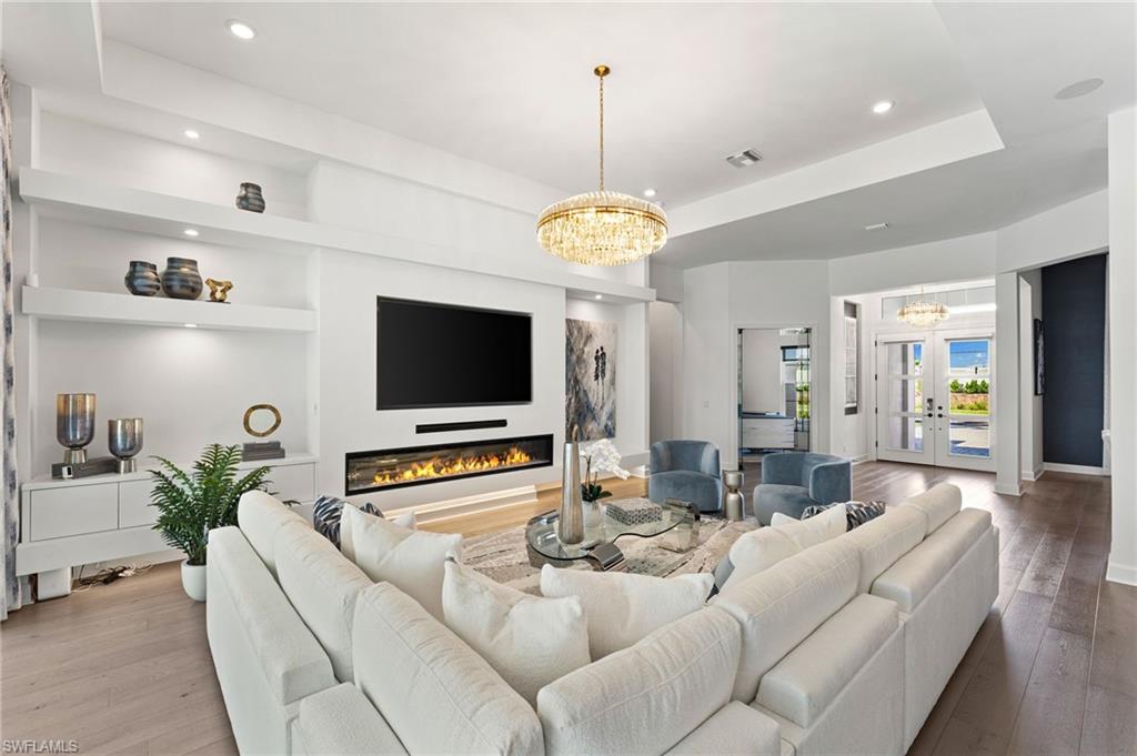 ESPLANADE LAKE CLUB - Residential