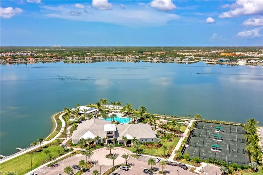 ESPLANADE LAKE CLUB - Residential