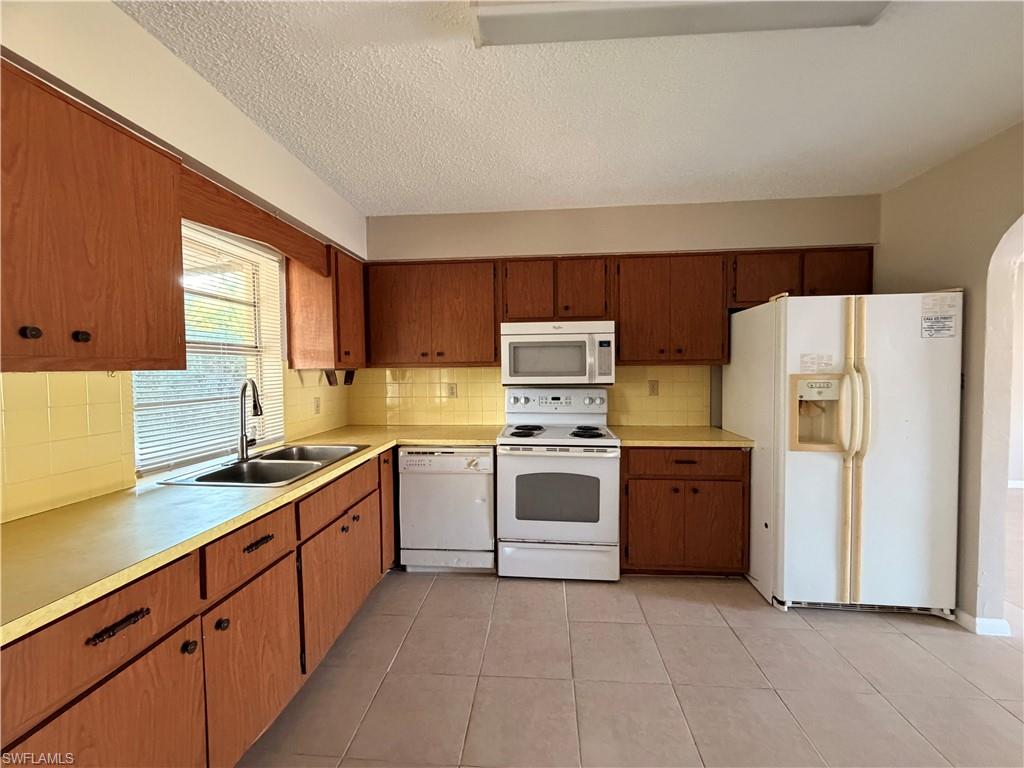 SAN CARLOS PARK - Residential Lease