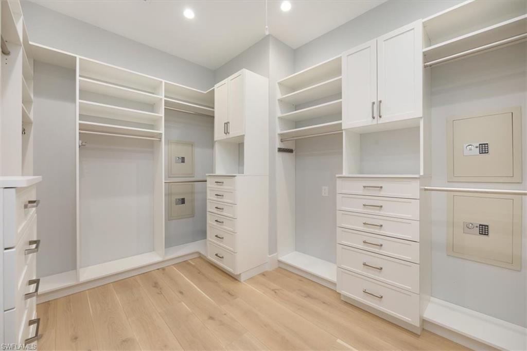 GOLDEN SHORES - Residential