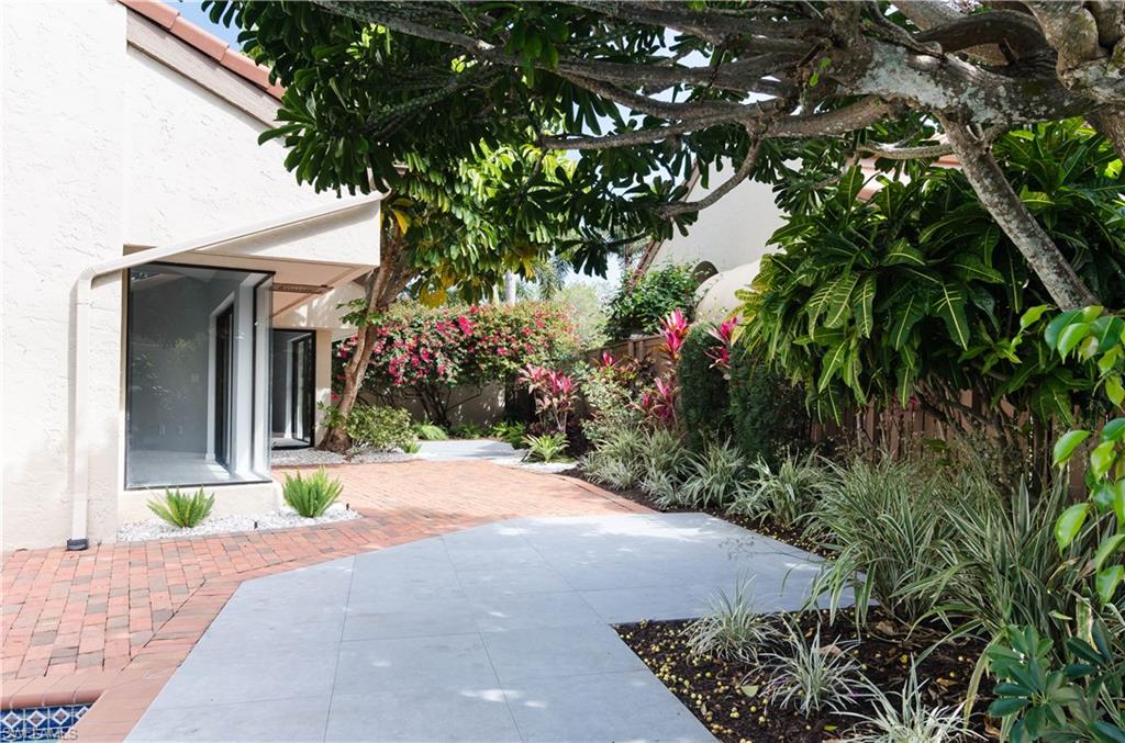 BAY VILLAS - Residential