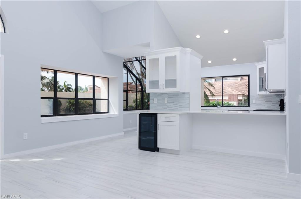 BAY VILLAS - Residential