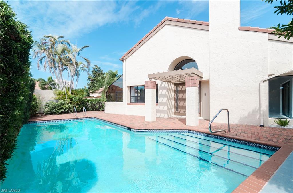 BAY VILLAS - Residential