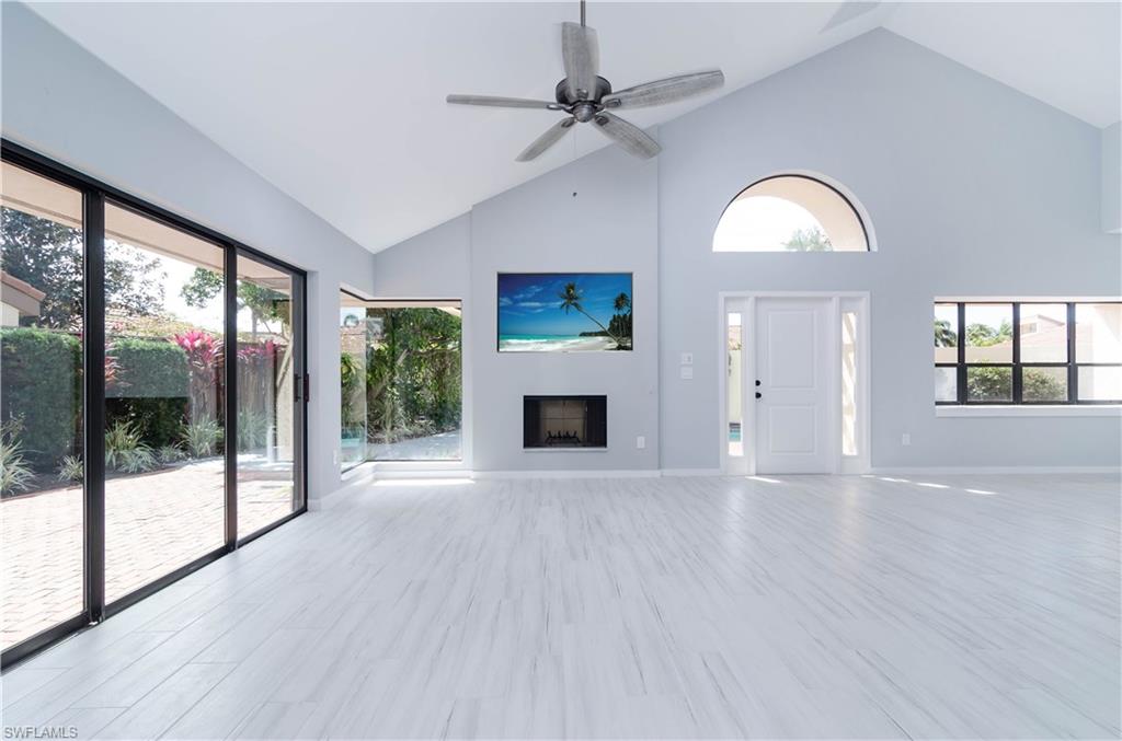 BAY VILLAS - Residential