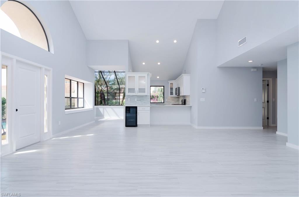 BAY VILLAS - Residential
