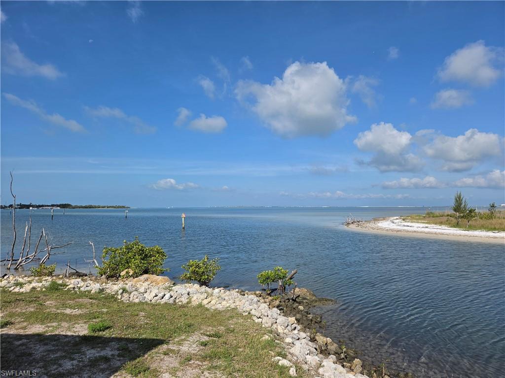 OLD PELICAN BAY - Land
