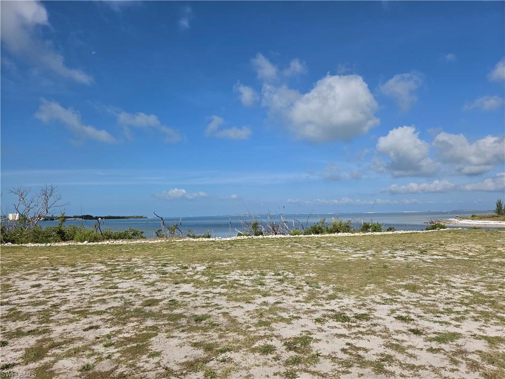 OLD PELICAN BAY - Land