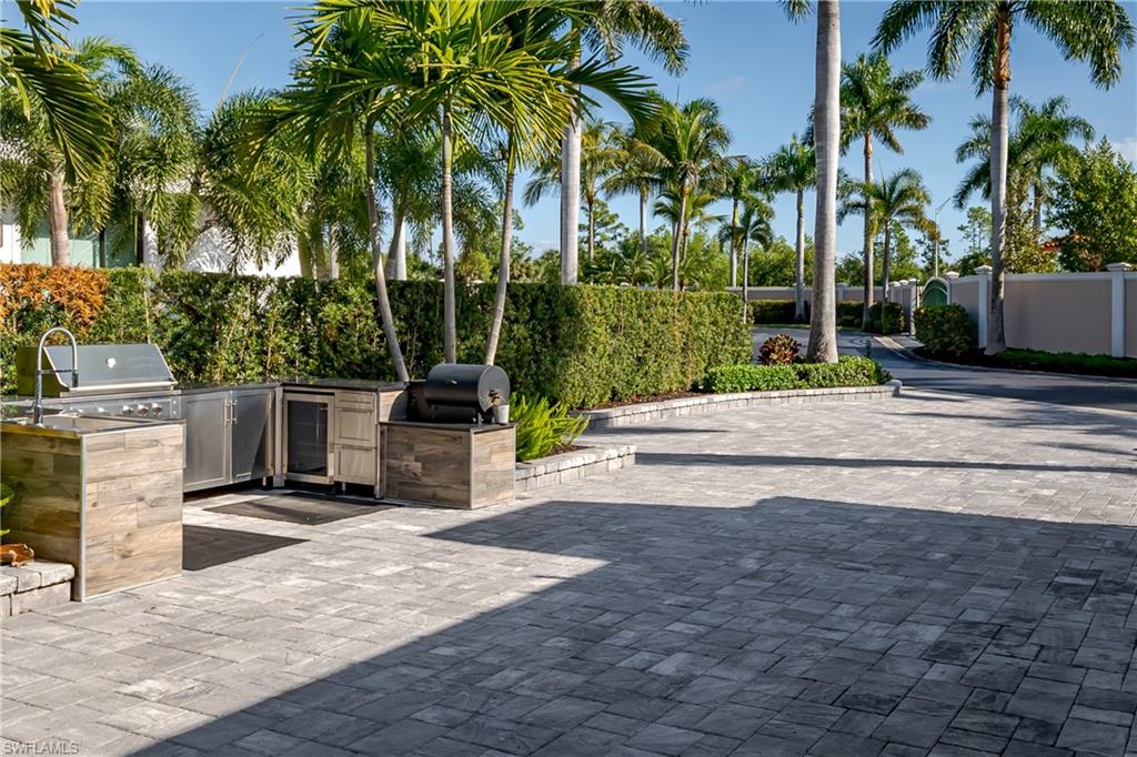 NAPLES MOTORCOACH RESORT - Land