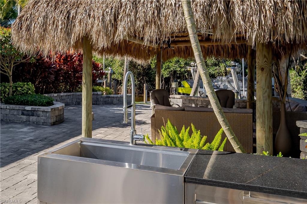 NAPLES MOTORCOACH RESORT - Land