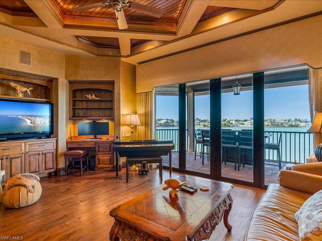 MARCO BEACH - Residential