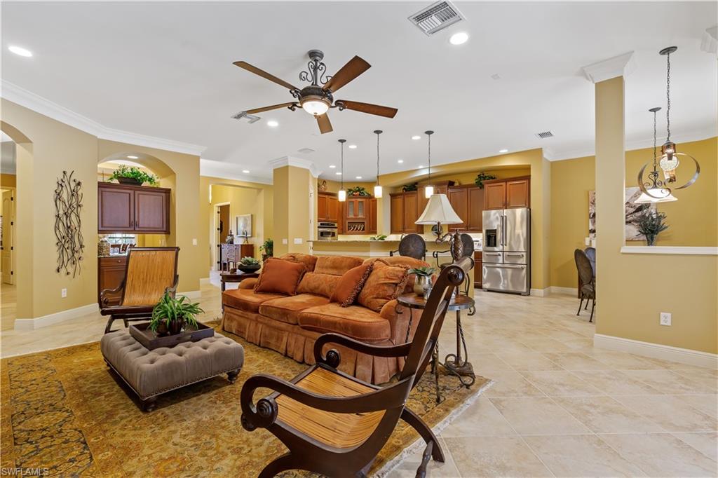COUNTRY CLUB - Residential