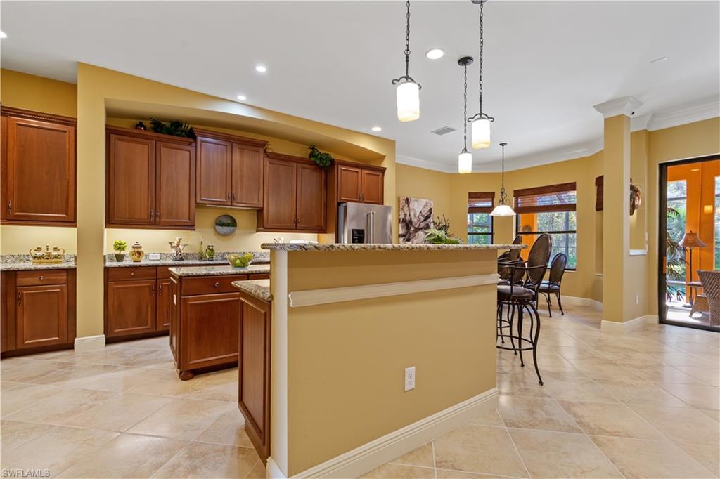 COUNTRY CLUB - Residential