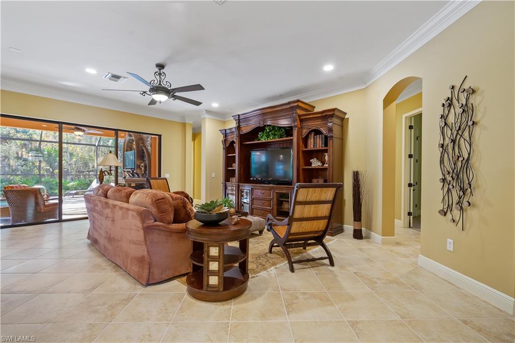 COUNTRY CLUB - Residential