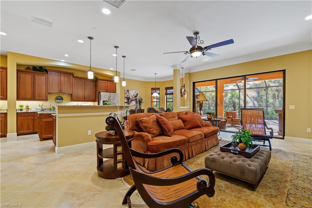 COUNTRY CLUB - Residential