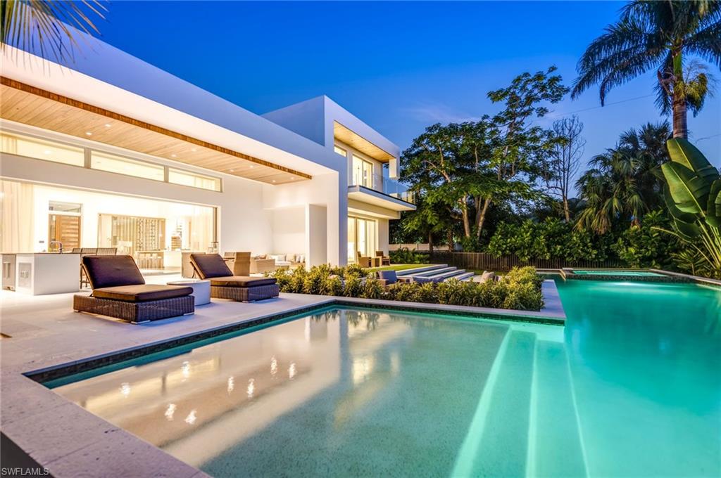 MOORINGS - Residential