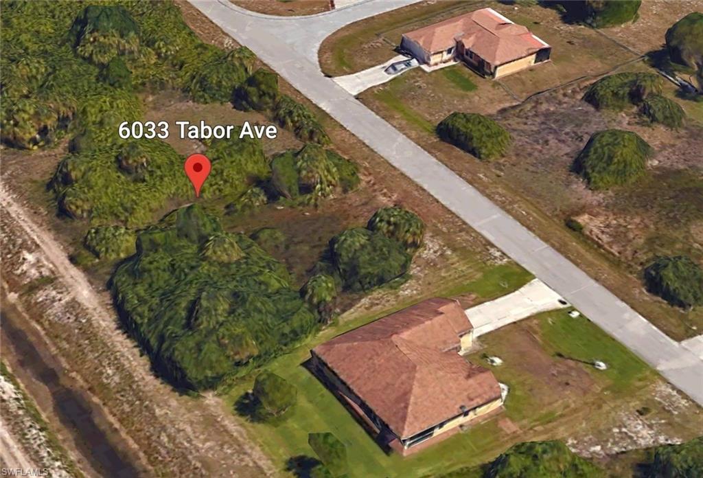 Waterfront canal lot in Buckingham. Amazing location in the neighborhood.