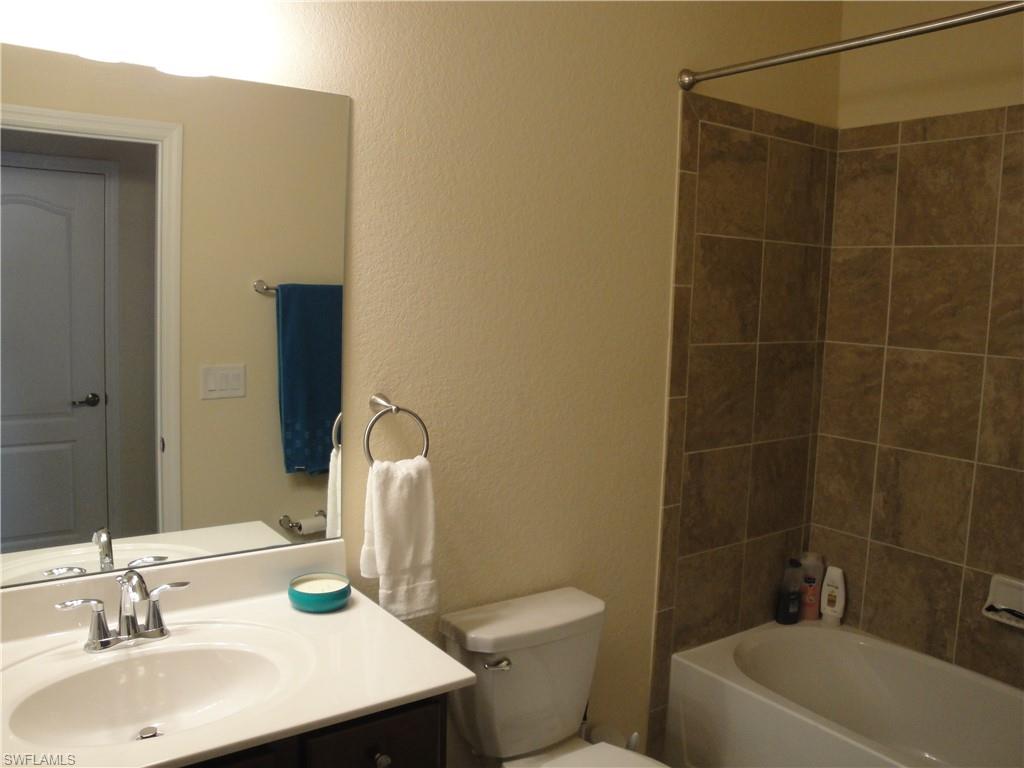 HAMPTON LAKES - Residential