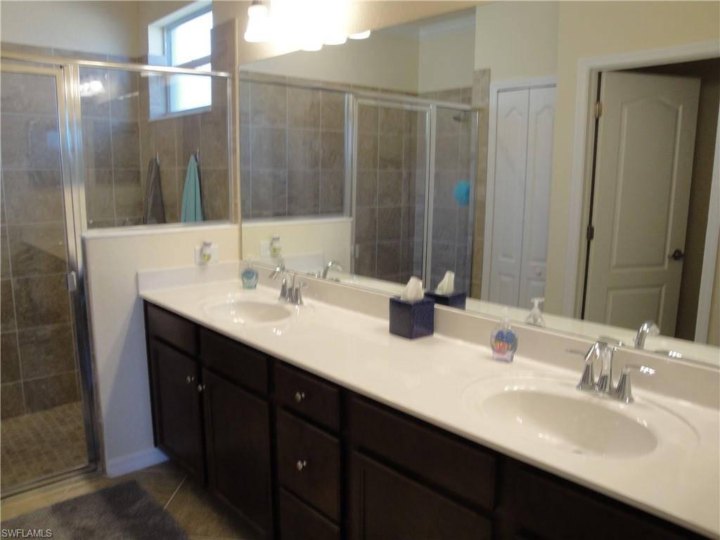 HAMPTON LAKES - Residential
