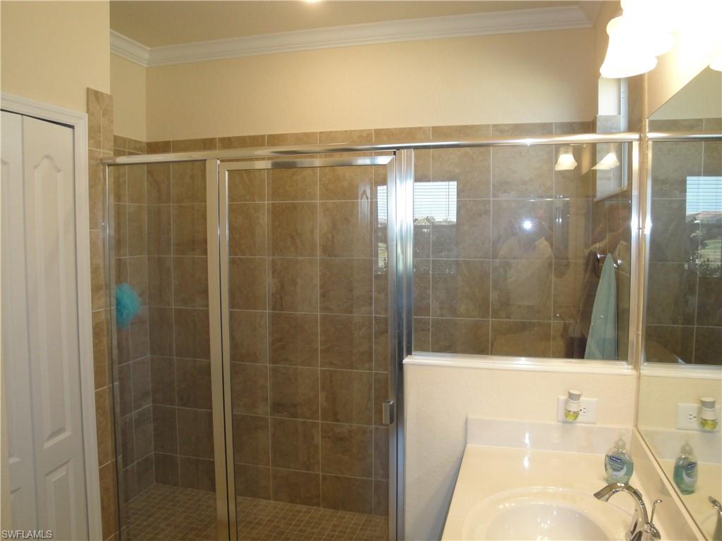 HAMPTON LAKES - Residential