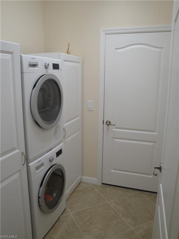 HAMPTON LAKES - Residential