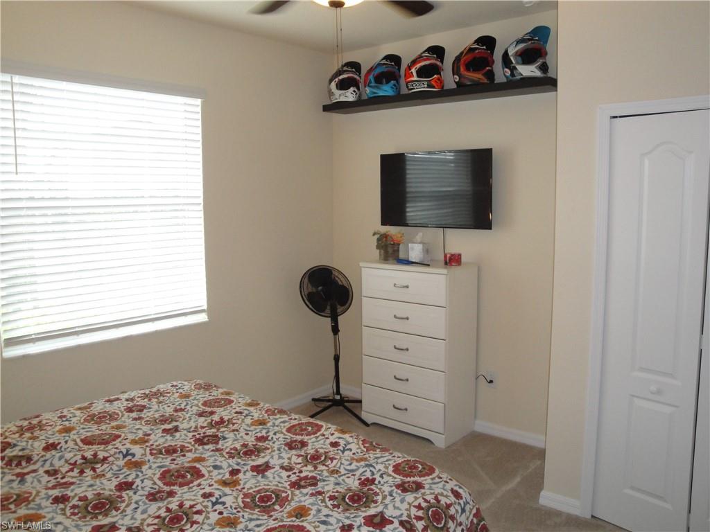 HAMPTON LAKES - Residential