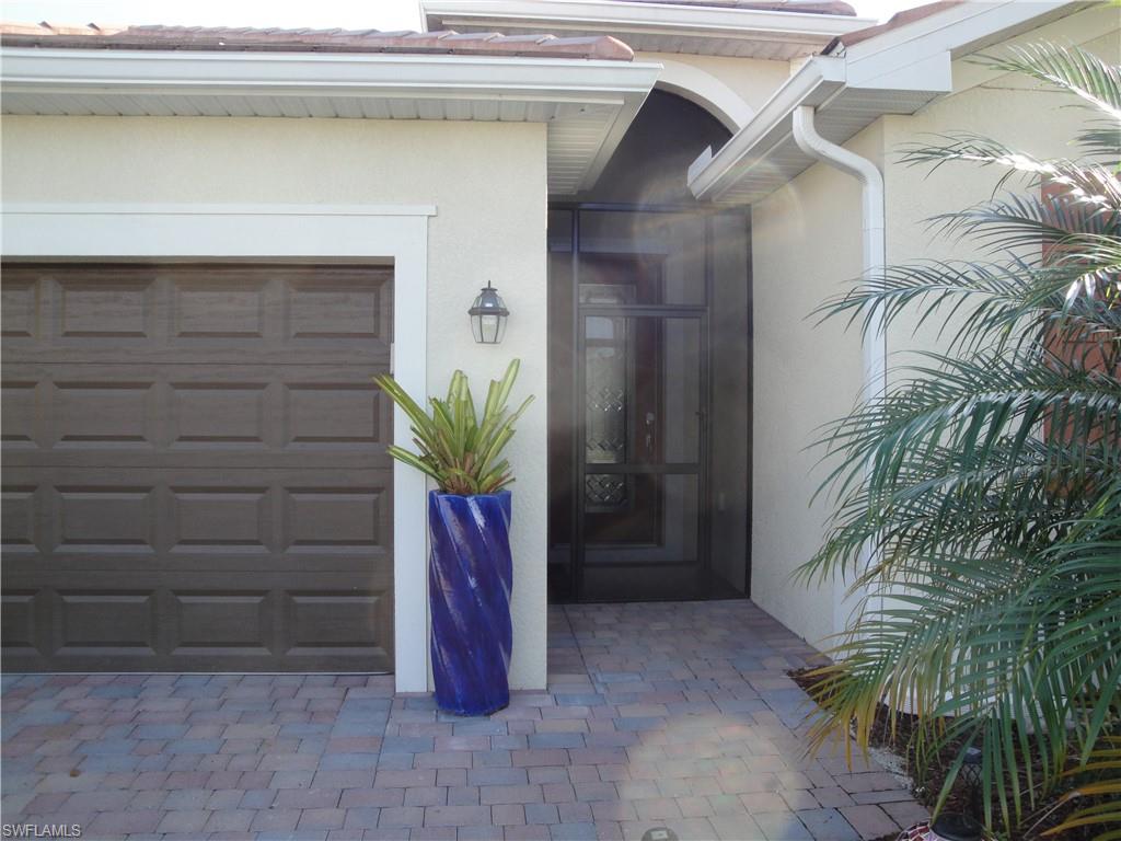 HAMPTON LAKES - Residential