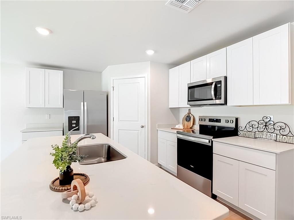 HEMINGWAY POINTE - Residential Lease