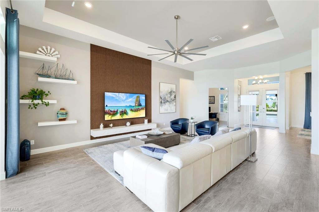 ESPLANADE LAKE CLUB - Residential