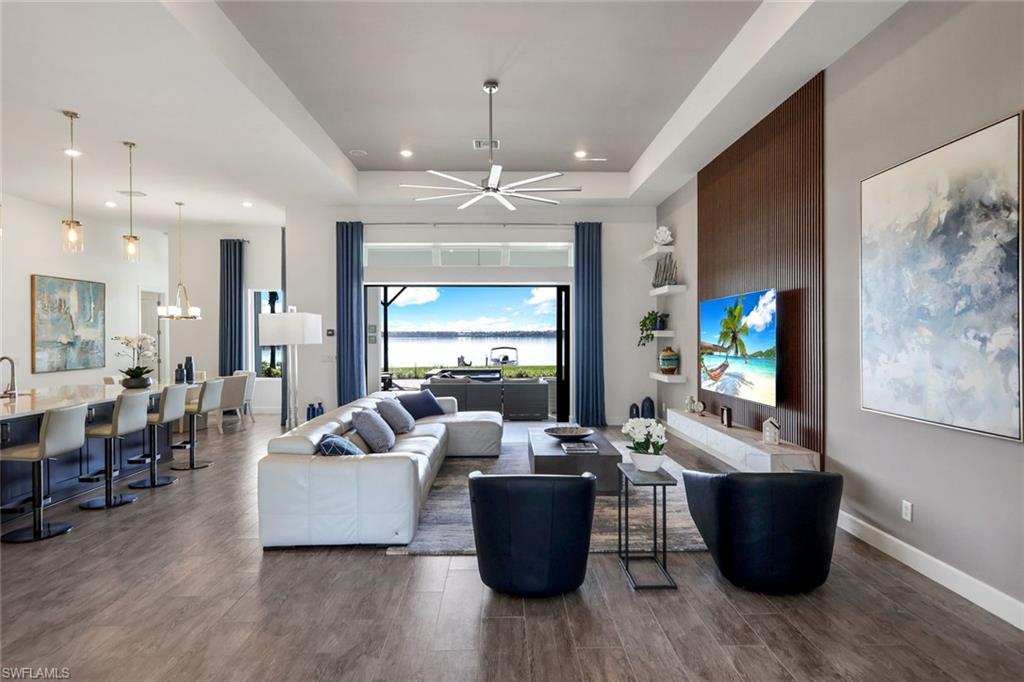 ESPLANADE LAKE CLUB - Residential