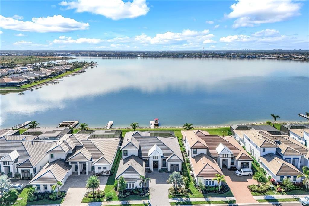 ESPLANADE LAKE CLUB - Residential