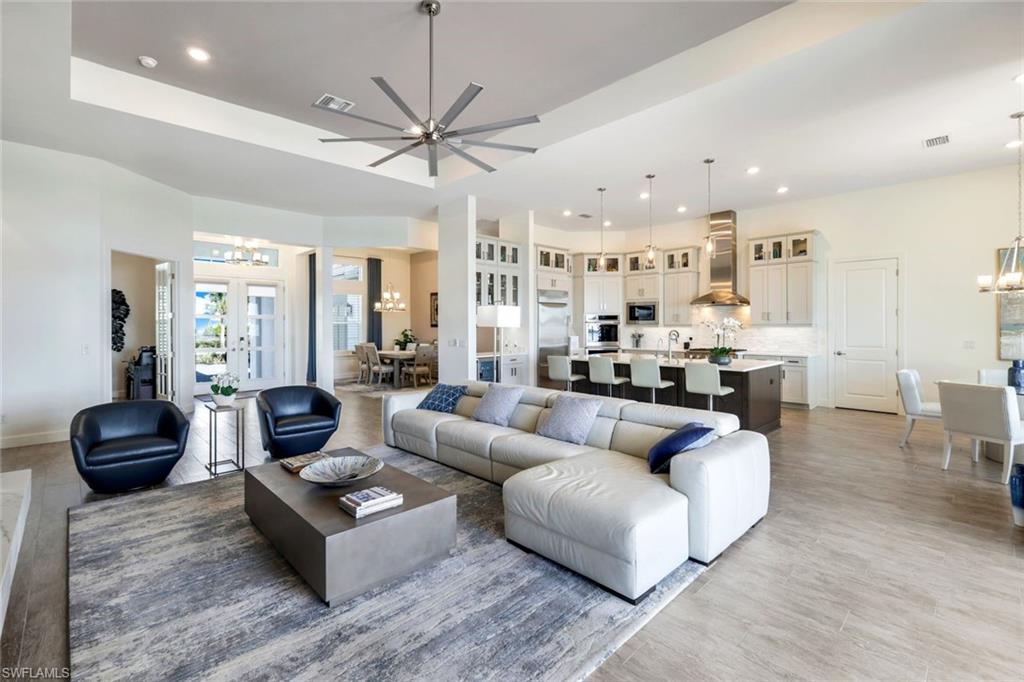 ESPLANADE LAKE CLUB - Residential