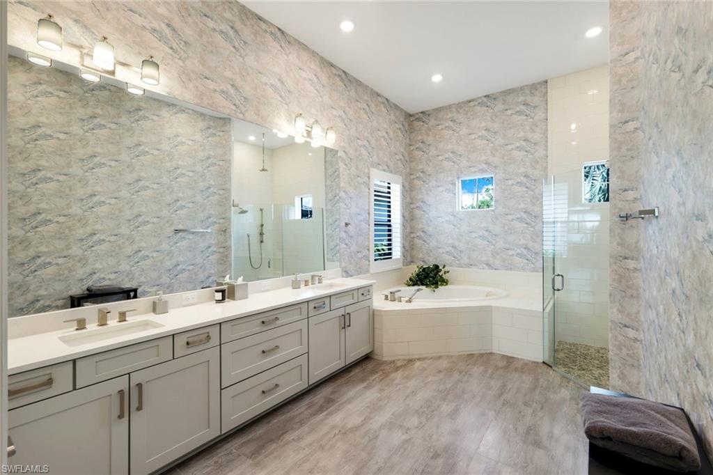 ESPLANADE LAKE CLUB - Residential