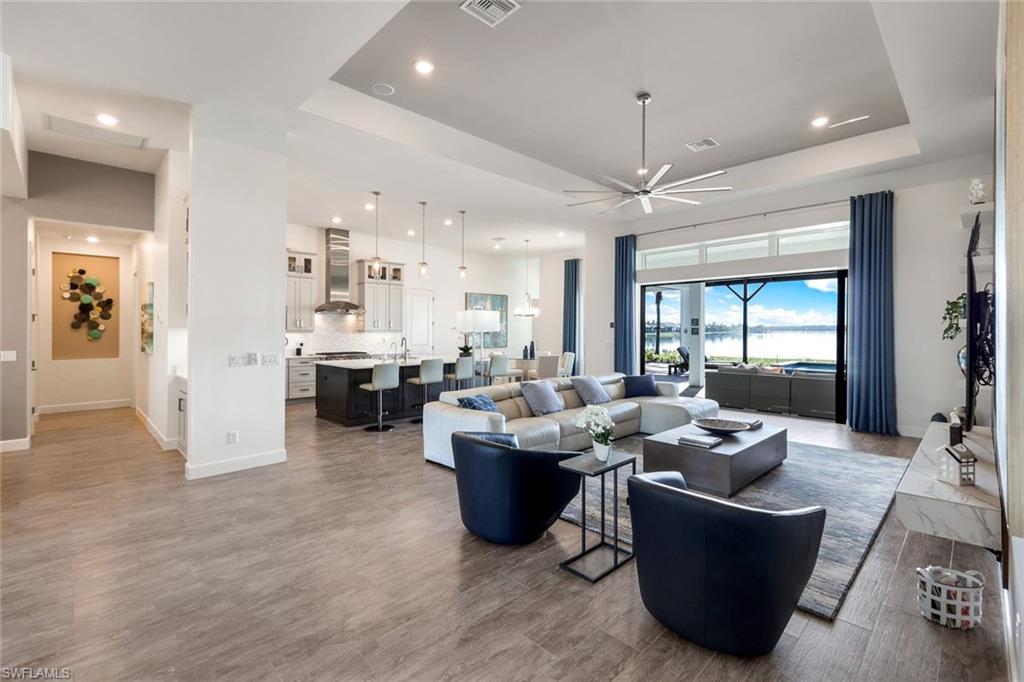 ESPLANADE LAKE CLUB - Residential