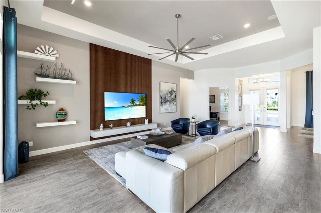 ESPLANADE LAKE CLUB - Residential