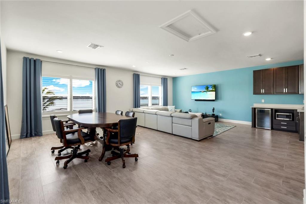 ESPLANADE LAKE CLUB - Residential