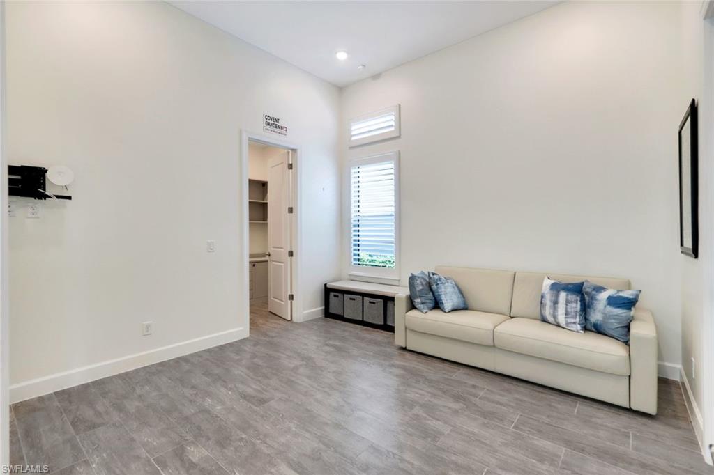 ESPLANADE LAKE CLUB - Residential