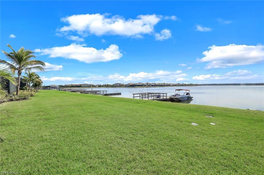 ESPLANADE LAKE CLUB - Residential