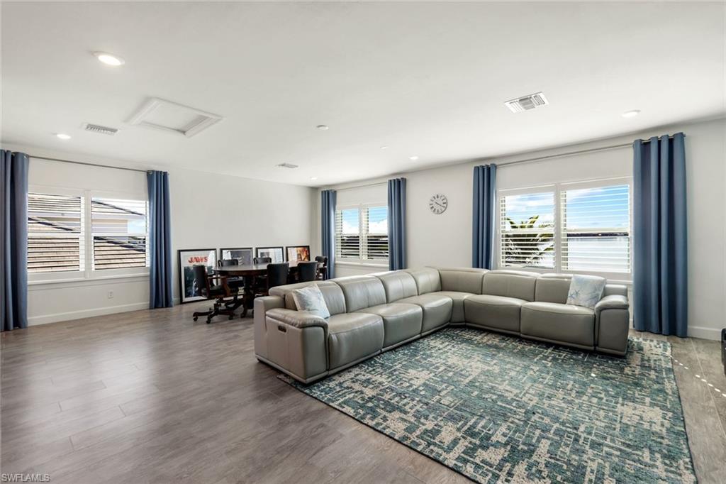 ESPLANADE LAKE CLUB - Residential