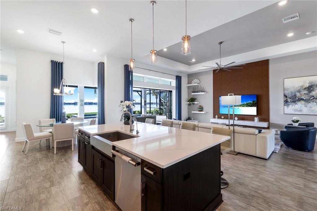 ESPLANADE LAKE CLUB - Residential