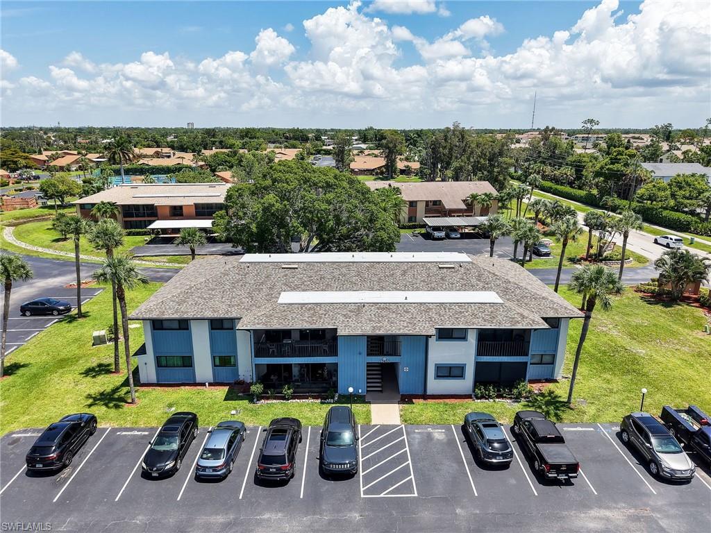 Lovely 2 bedroom 2 bathroom condo in Fort Myers. Just west of 41, and just a few minutes from Estero Bay.
This condo sits on the second floor and offers all new carpet and new paint. The community has a pool, and tennis courts. Available Now!