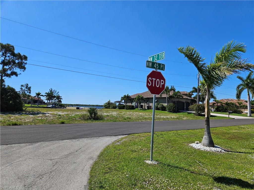 CAPE CORAL - Land