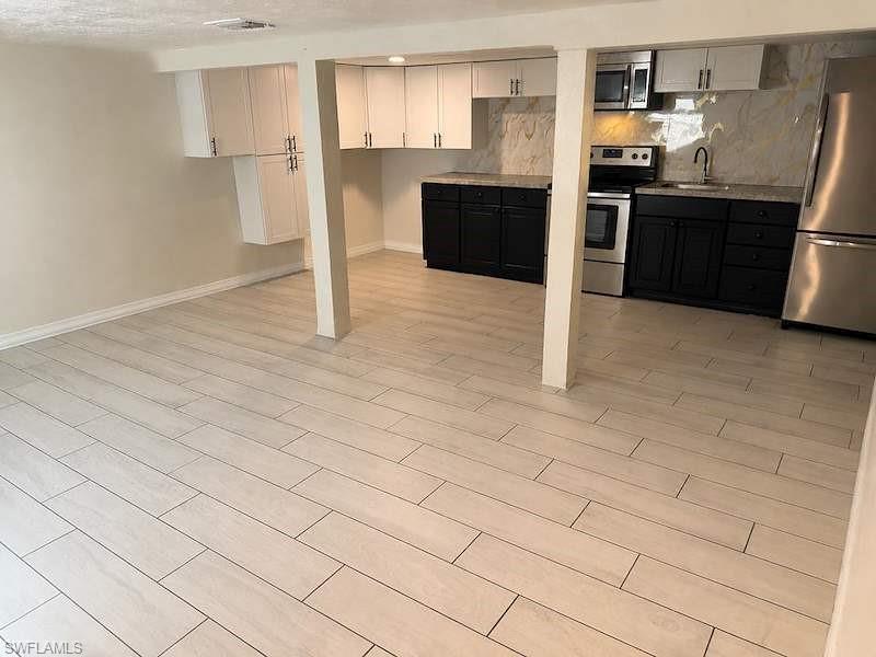 HENDRY ESTATES - Residential
