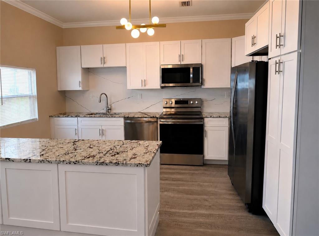HENDRY ESTATES - Residential