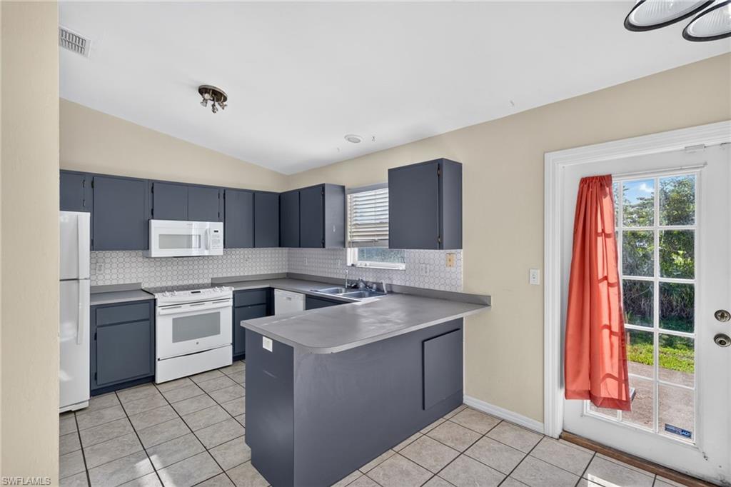 SAN CARLOS PARK - Residential