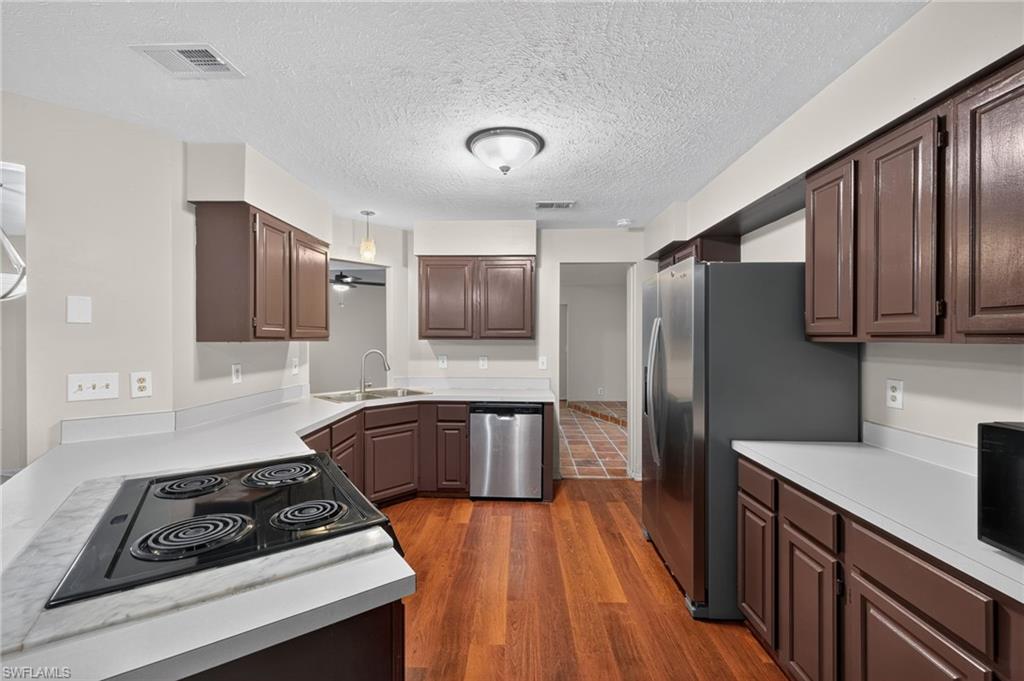 SAN CARLOS PARK - Residential