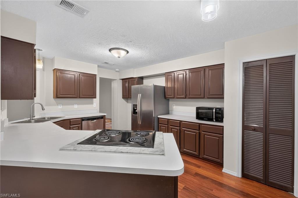 SAN CARLOS PARK - Residential